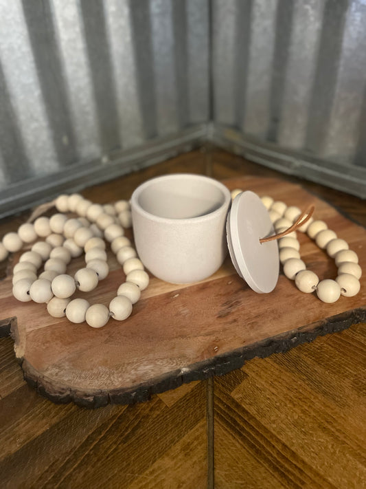 Round Vessel With Lid
